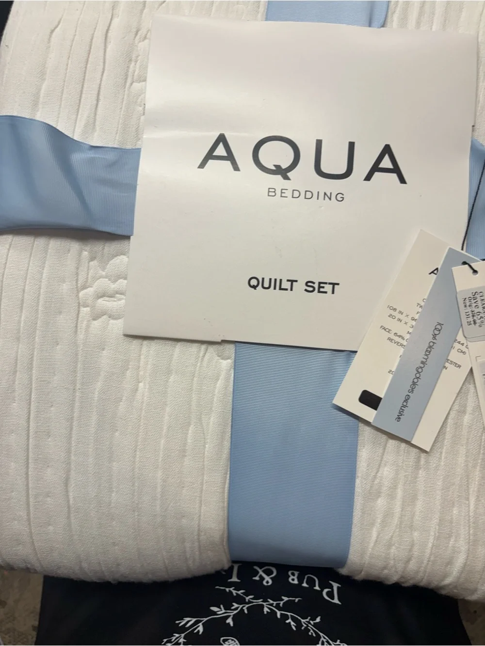 Aqua White Scalloped-Edge Quilted Quilt Set